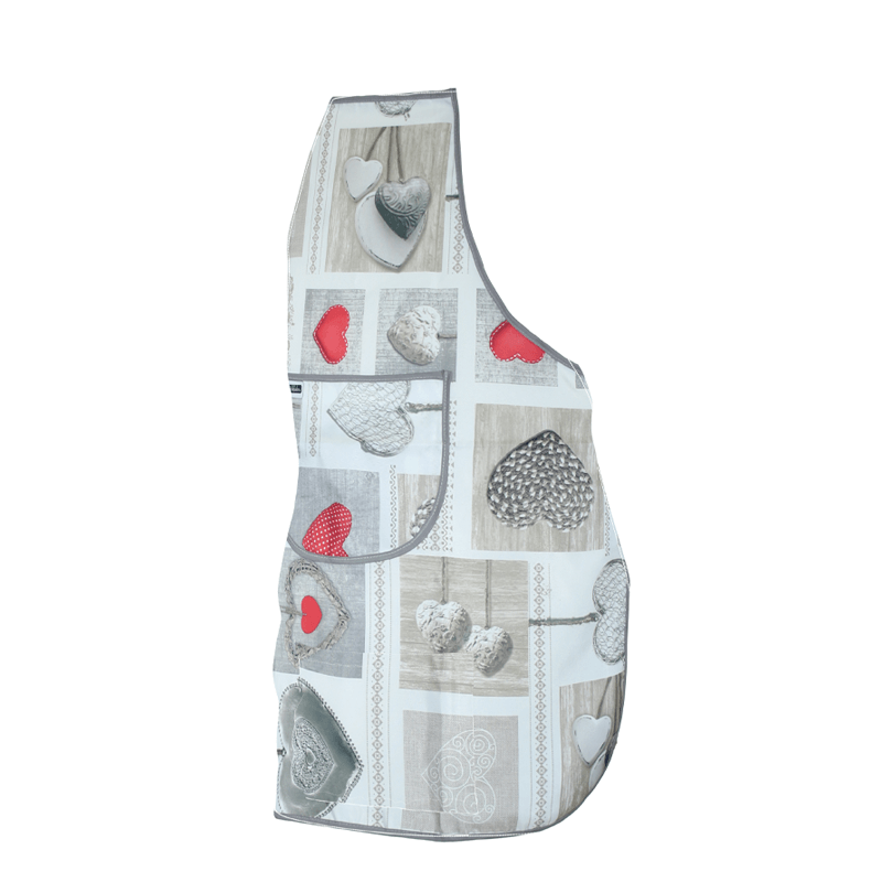 Franse Tafelkleden durable polyester kitchen apron with heart print in ecru.